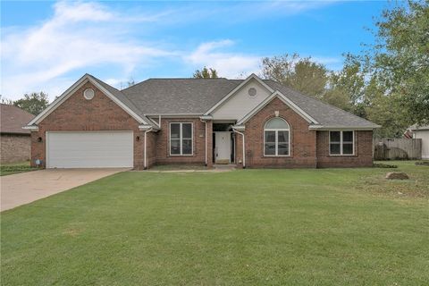 105 W Henson Avenue Springdale AR 72764