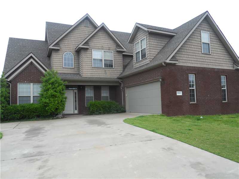GREAT PRICE FOR THIS ALL BRICK FAMILY HOME IN VERY NICE SUBDIVISION. FEATURES INCLUDE 2 LIVING AREAS, 3 FULL BATHS, COVERED FRONT PORCH, NEW BLINDS, PATIO AND BEAUTIFUL KITCHEN WITH UNDER COUNTER LIGHTS. BIG FENCED BACK YARD.