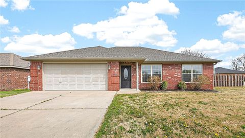 Photo of 500 Eagle Drive, Gravette, AR 72736 (MLS # 1341270)