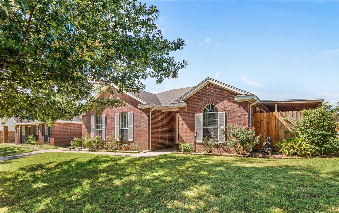 Don't miss this 3 bedroom/2 bath home in Heritage Village S/D in W. Fayetteville. Convenient to shopping, restaurants, right off of Wedington. Lots of recent updates: Gorgeous hardwoods added in living room, new ceiling fans, new privacy fence, and outside deck extended for more entertaining area (all in 2018). New Roof in 2009, new gas hot water heater added in 2012. Won't last long!

Garage is in the rear of the home, with a shared driveway with next door neighbor.