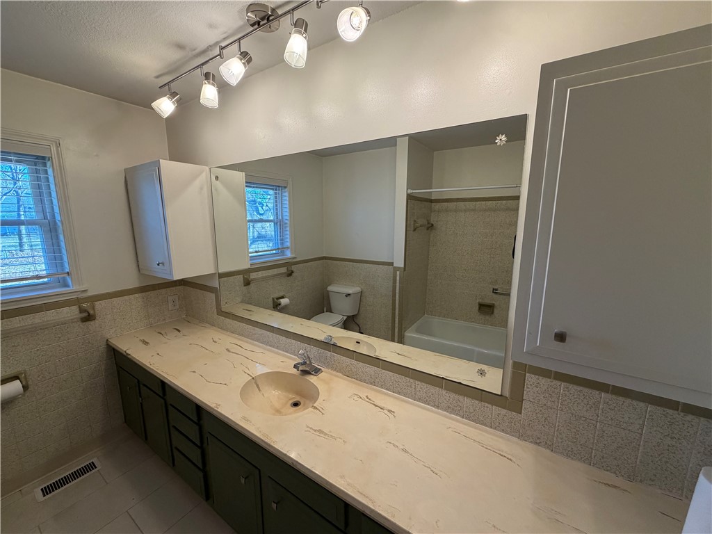 Oak Manor - Residential Lease