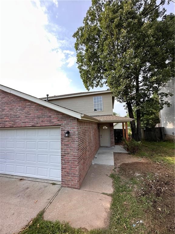 Introducing a stunning new listing that offers comfort, space, and a cozy ambiance. This beautiful home features three spacious bedrooms and two modern bathrooms, along with a large and inviting living area on the ground floor, complete with a charming fireplace.