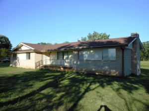 Attractive three bedroom, 2 bath brick and vinyl home. Includes a large family room with fireplace on 3 acres just off Hwy 7 on a short gravel loop road, just south of Dardanelle. Plenty of room for horses, garden or other outdoor pleasures. Priced to sell at $65,000 (well below the county appraised value).