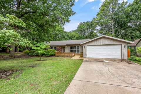 Photo of 755 N Cedarwood Avenue, Fayetteville, AR 72701 (MLS # 1353324)