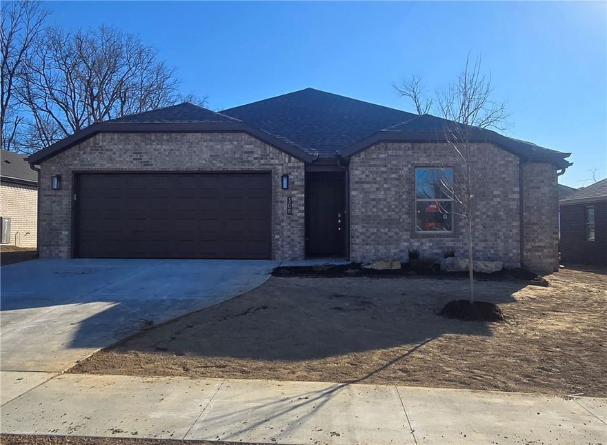 New construction home located in Phase 4 of Heritage Ranch in Siloam Springs. This single-level home, the “Leona” floor plan, features 3 bedrooms, 2 bathrooms, and a 2-car garage. The kitchen is equipped with 3 cm countertops and a Frigidaire Gallery appliance package. Additional features include full aluminum guttering, LED disk lighting in the main living areas, and fan/light kits in all bedrooms.

Situated in a desirable area close to all the small-town charm that Siloam Springs has to offer, this home blends quality finishes with a functional layout and convenient access to schools, parks, shopping, and community amenities.