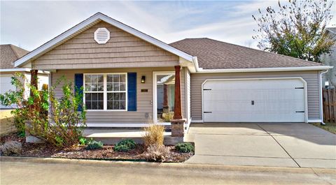 Photo of 1150 S Craftsman Street, Fayetteville, AR 72704 (MLS # 1329096)
