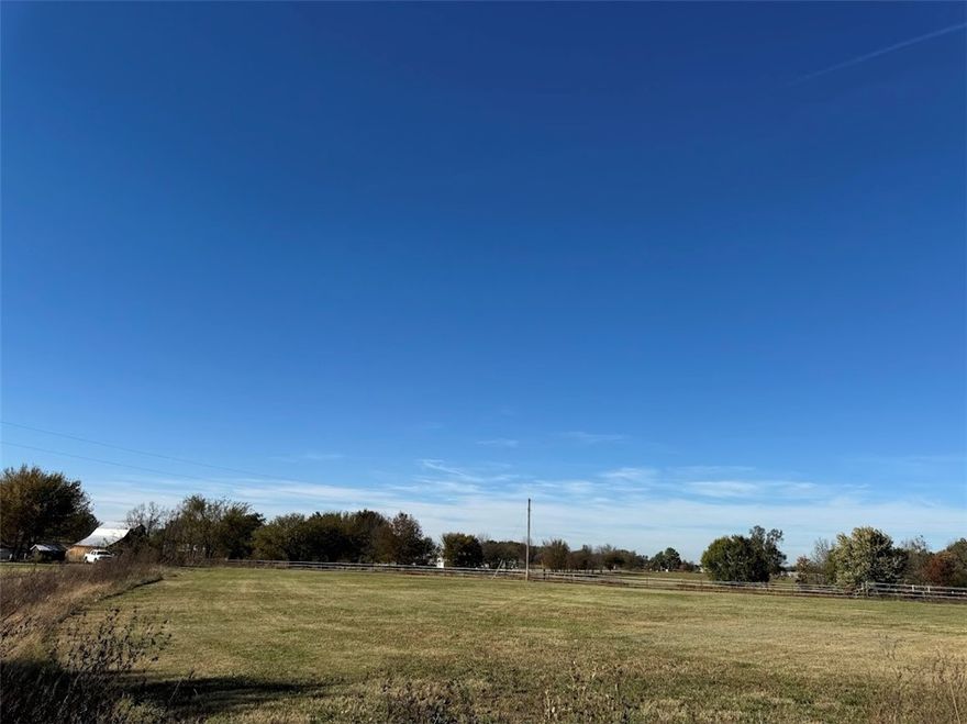 Come see this beautiful 1.015 acre parcel to build your dream home. 15 minutes to Siloam Springs, 40 min. to xna and Fayetteville. Three lots, over one acre each included this listing. Developers dream with city water on each lot, fully surveyed, electric service on each lot, 911 addresses. Ref. mls listing #1295880 for a 3 lot purchase.