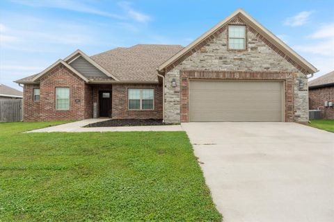 Photo of 201 Pin Oak Street, Gentry, AR 72734 (MLS # 1348461)