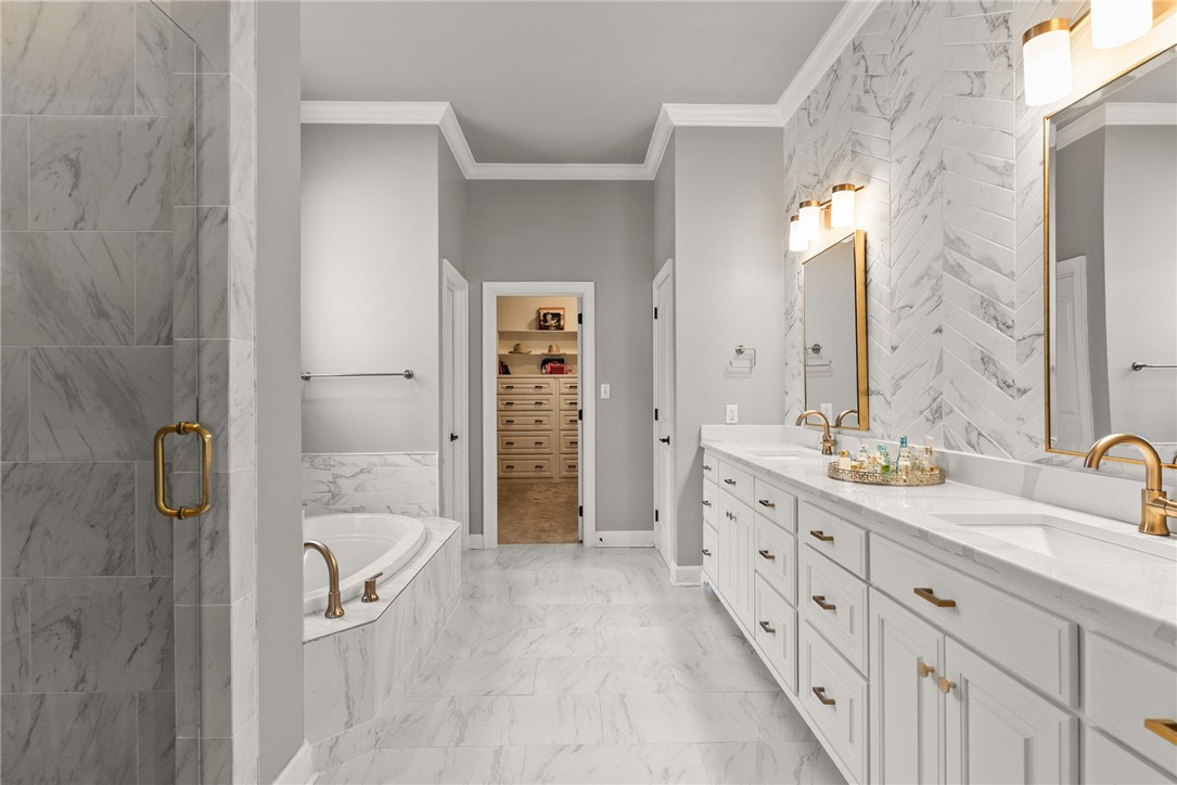 CHENAL VALLEY "BELLE VALLEE THE COURTS" - Residential