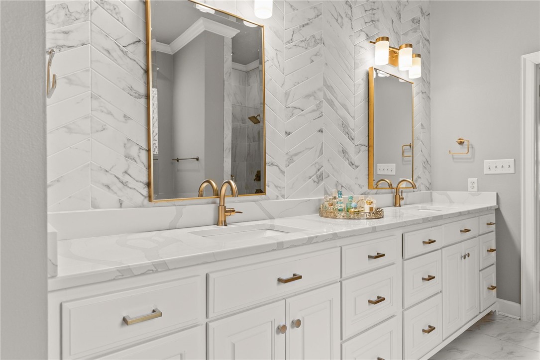 CHENAL VALLEY "BELLE VALLEE THE COURTS" - Residential