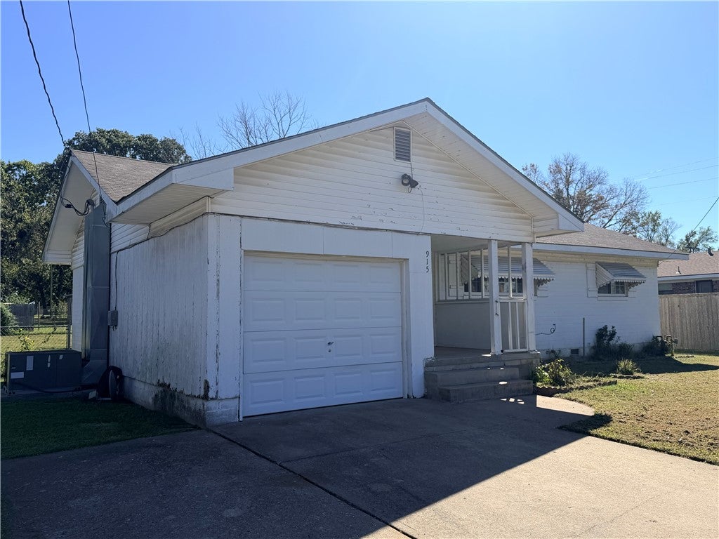 915 S Elm Street