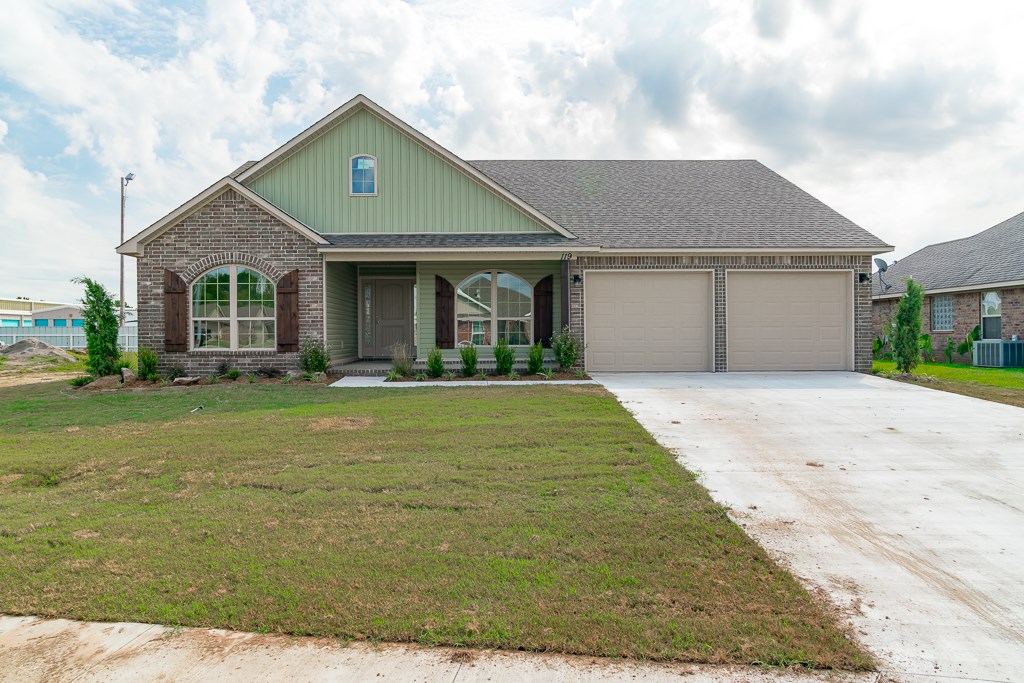 3 bed 2 bath approx 1586 heated new construction, split floor plan, open concept, minutes away from Eagle Crest golf course, and VERY close to schools. Home will have granite counter tops throughout, a tile shower in the master bath, and a LARGE master bedroom closet. 1 year builder warranty included