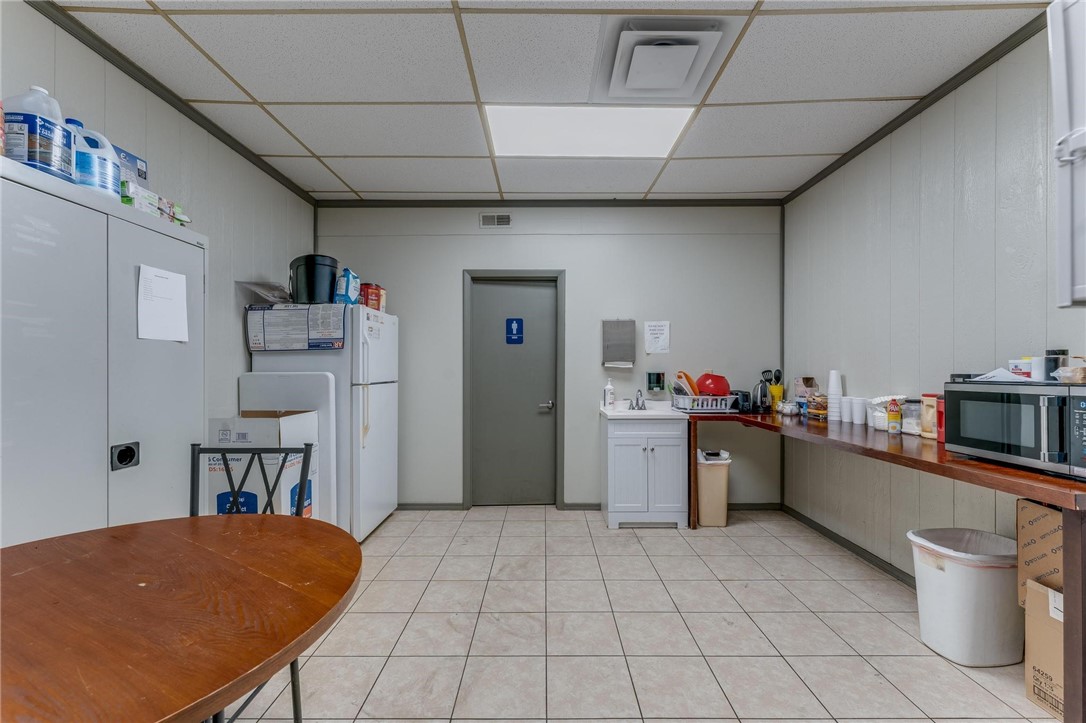 Springdale Outlots - Commercial Lease