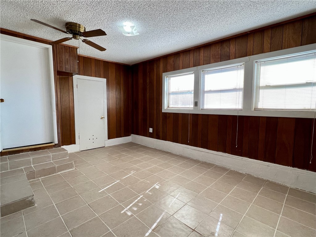 19-18-29-SPRINGDALE - Residential Lease