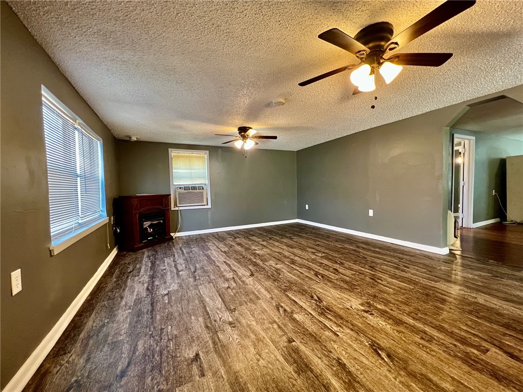 19-18-29-SPRINGDALE - Residential Lease