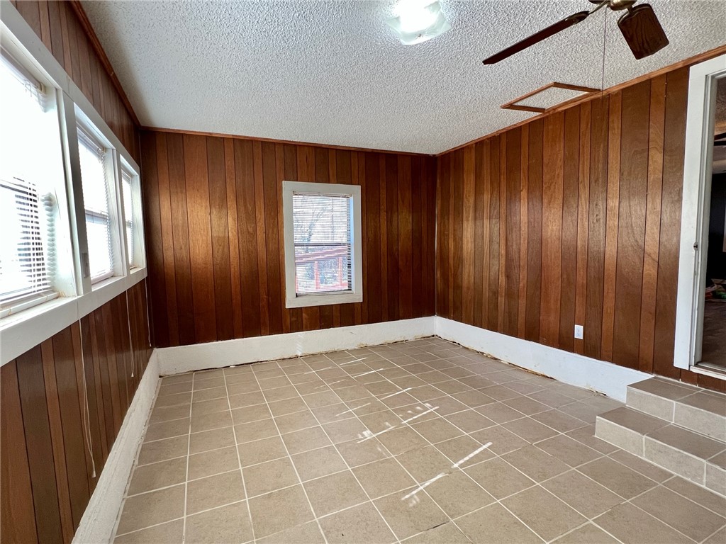 19-18-29-SPRINGDALE - Residential Lease