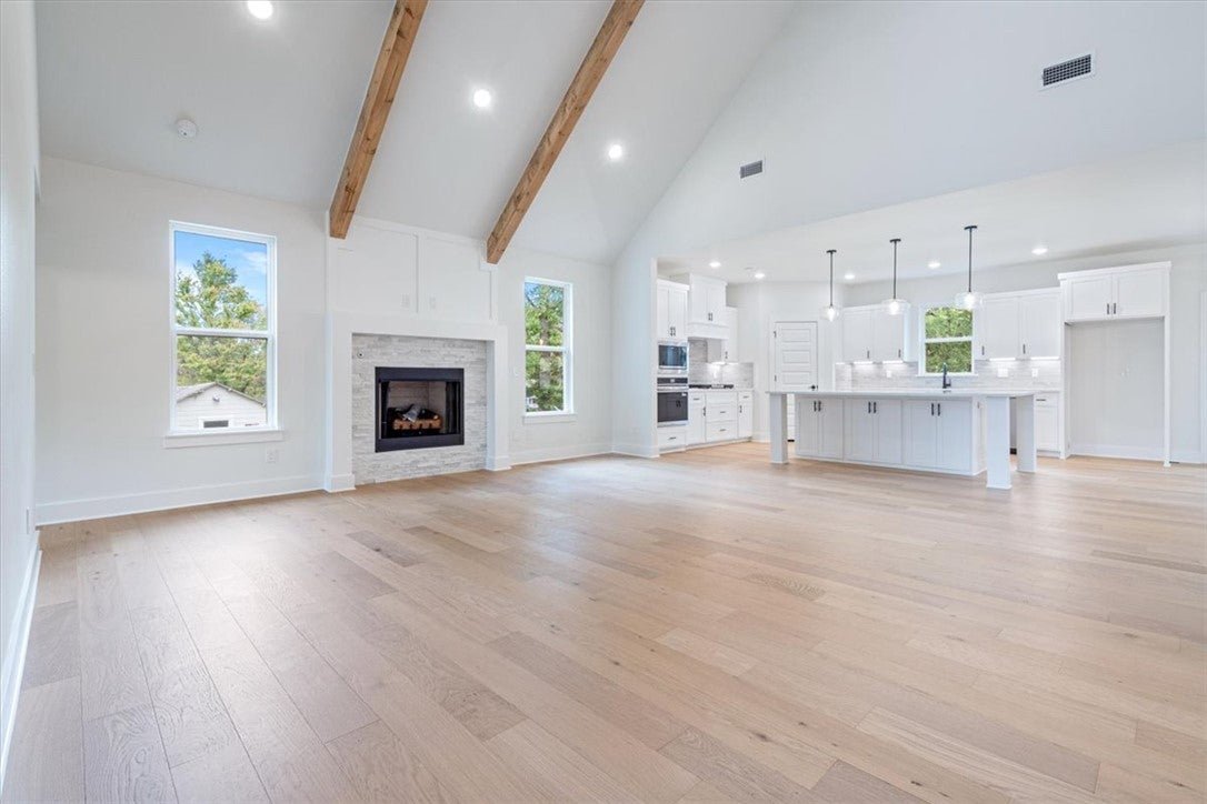 811 N Mount Olive
