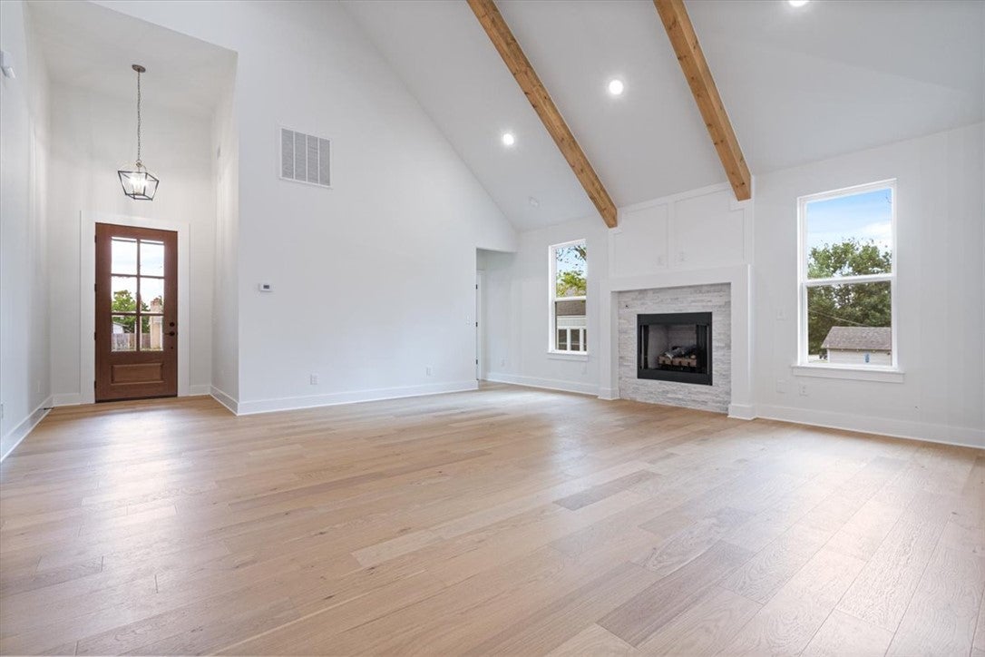 811 N Mount Olive