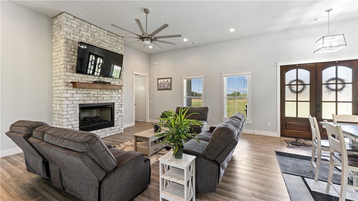 Michael E James Pls 985 Tr - Residential