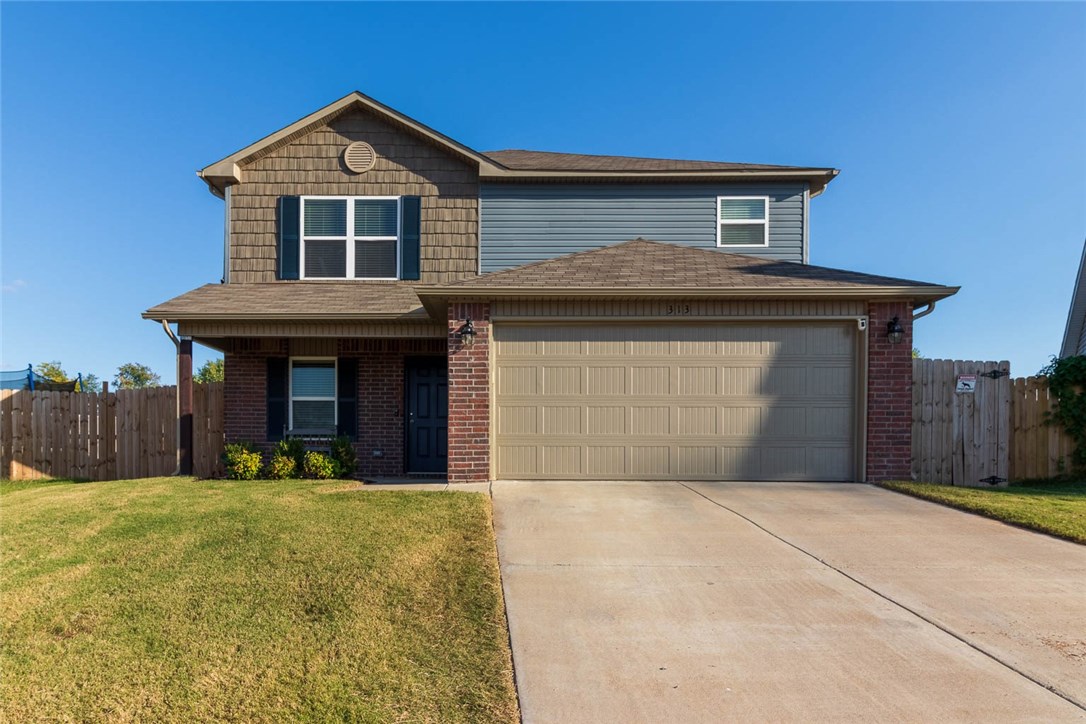 Spacious house with office and bonus room, tons of curb appeal, covered front porch, move in ready, beautiful flooring, open floor plan, stainless steel appliances, pantry, tons of windows for natural light, hall bathroom for guest, double vanity in master bedroom, huge closet, jacuzzi and shower, spacious back yard with privacy fence, gutters, centrally located, close to schools and trails, only 5 minutes to downtown.