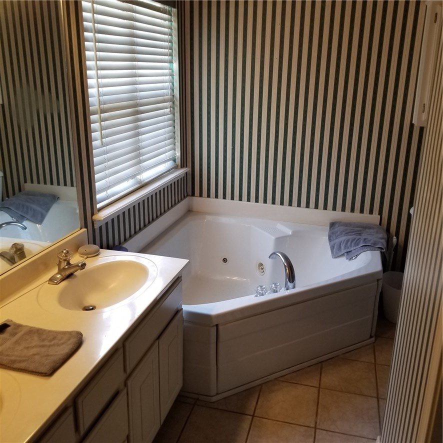 Pine Crest Add Ph I - Residential Lease