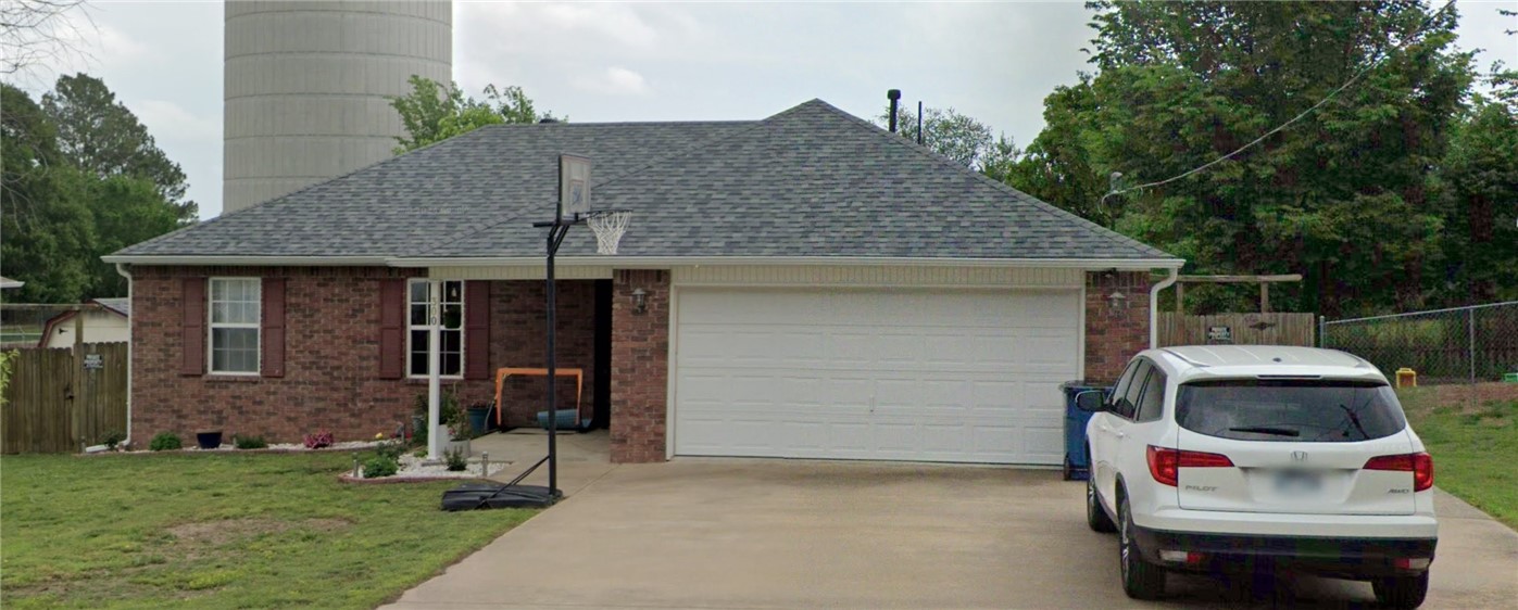 Outstanding 3 bedroom home in the Easley Estates S/D in Gravette. All new laminate flooring, new updates including paint. Spacious family room opens to the breakfast nook. Fenced back yard and 2 car garage. Neighborhood quiet and convenient to shopping, grocery and parks.