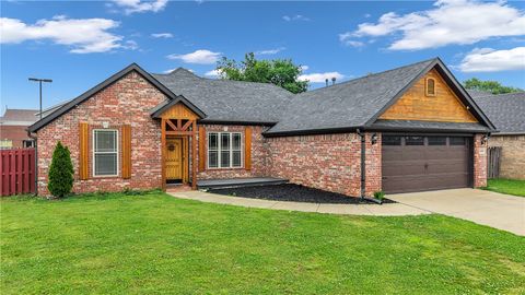 Photo of 3408 Westminster Avenue, Springdale, AR 72762 (MLS # 1348342)