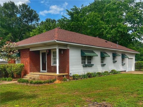 Photo of 1300 N Boston Avenue, Russellville, AR 72801 (MLS # 1344532)