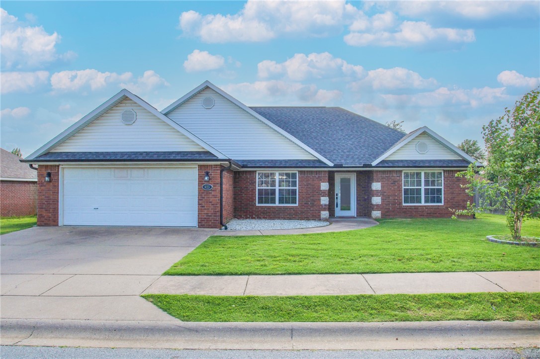 Welcome to this 3-bedroom, 2-bath home offering 1,700 sq ft of potential right in the heart of Pea Ridge! Built in the early 2000s and featuring a new roof installed in 2020, this home offers a solid foundation with room for your personal touch. Inside, you'll find spacious bedrooms, a formal dining room, and a functional layout perfect for everyday living. The generously sized backyard is ideal for entertaining, gardening, or relaxing. The primary bedroom needs new flooring and the interior would benefit from fresh paint—seller is offering a $5,000 credit to the buyer with an acceptable offer to help with these updates.