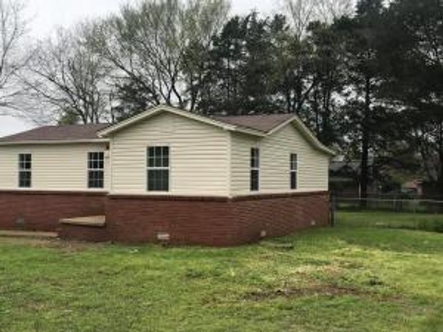 A full remodel house ready to move in. Big fence yard  for your pet. This house has new roof  and all the applicances will come with the purchase.