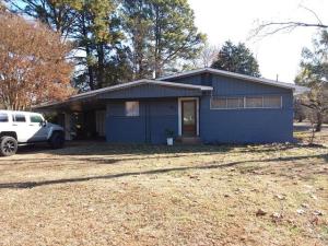 Charming home ! Affordable price! Home features spacious living area with Brand New AC! Roof & Hot Water Heater 2 years new. Make your appointment today! This wont last long. Seller is offering a 1 yr Home Warranty with acceptable offer.