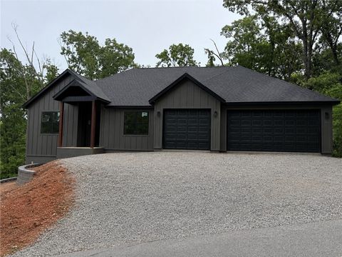 Photo of 11 Hexham Drive, Bella Vista, AR 72715 (MLS # 1344671)