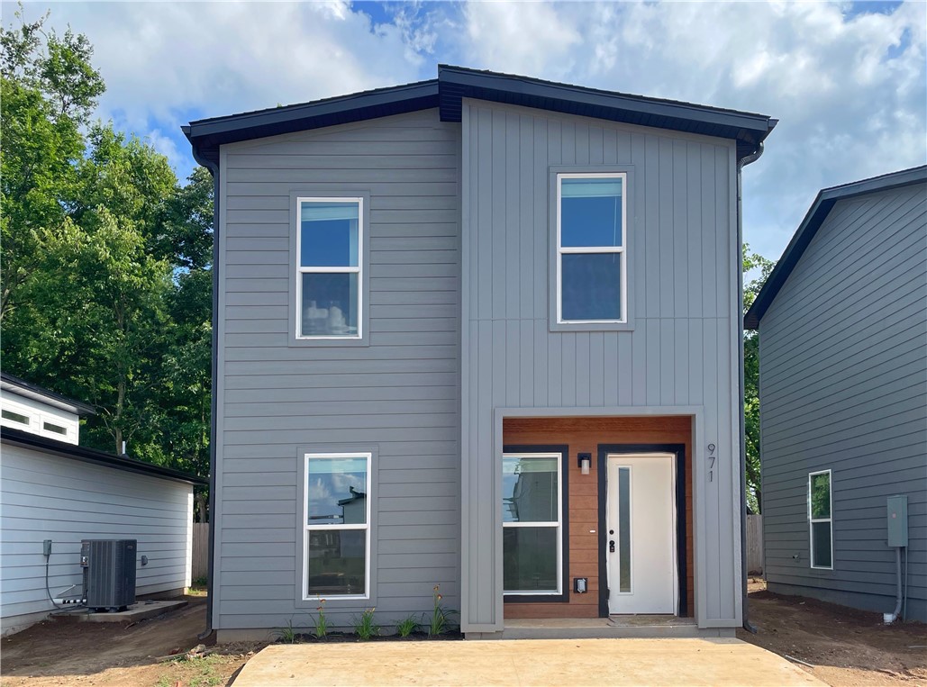 Modern, smart, affordable living! Looking for that first home, wanting to downsize and simplify, or looking for a low-maintenance investment property, Featherston Village may be exactly what you've been looking for. Never think about lawncare again! Everything you need in a great location. Wonderful new subdivision in Bentonville School District. Less than 5 miles from Walmart Corporate office.