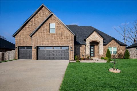 Photo of 1010 Huntleigh Drive, Bentonville, AR 72713 (MLS # 1338743)