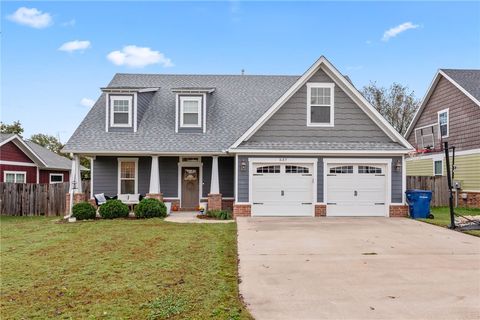 Photo of 537 S Dogwood Street, Siloam Springs, AR 72761 (MLS # 1327013)