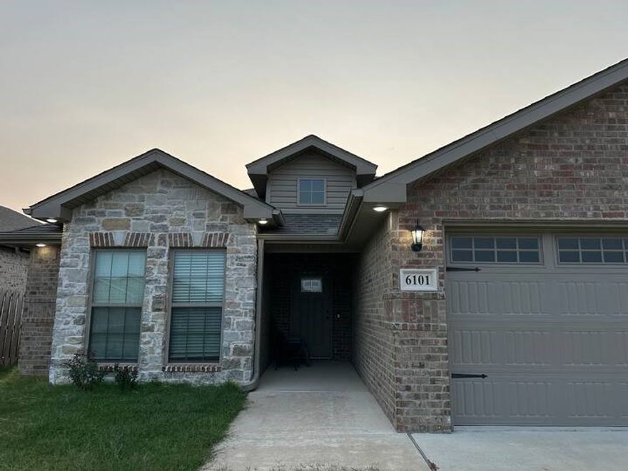 Welcome to this beautifully maintained 3-bedroom, 2-bath home located in a quiet and friendly neighborhood. This spacious home features an open-concept living and dining area, a modern kitchen with stainless steel appliances, and plenty of natural light throughout. The primary suite includes a private bathroom with hot tub, stand up shower and generous closet space. Enjoy a fully fenced backyard—perfect for entertaining, kids, or pets.
Fully furnished rent will be $2350 a month and $3000 security deposit.