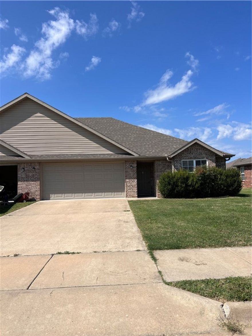 3 bedroom 2 bath duplex located between Centerton & Bentonville. Quick access to all local eateries that Bentonville & Centerton has to offer. Vinyl wood like plank flooring & or tile in all main living areas. 2 car garage, privacy fenced yard. Washer, dryer and fridge are included.