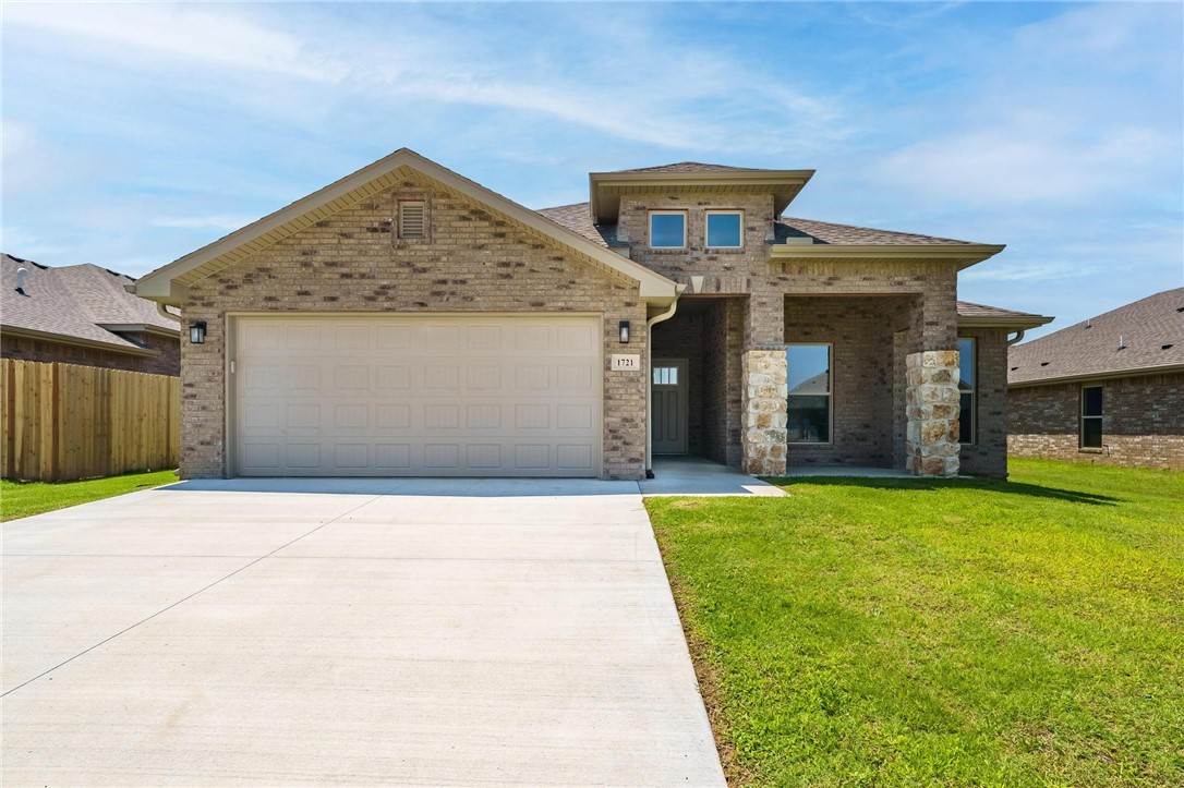 With 1,950 square feet of living space, this plan series offers spacious
rooms and stunning front elevation options. In addition, the plan series
offers double bathroom vanities in the primary suite, convenient access
from the large, walk-in primary closet to the utility room, and an open
layout kitchen and living room for enhanced family time. Taxes subject to change based on new construction.