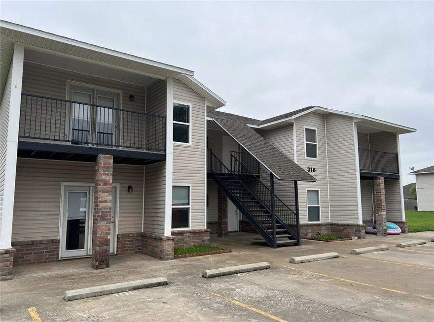 Welcome to your new home!

This newly remodeled downstairs apartment offers modern amenities and a serene living environment. Featuring two spacious bedrooms and a well-appointed bathroom, this unit is designed for comfort and convenience.