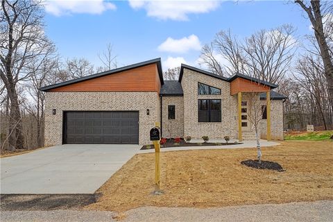 Photo of 2 Celtic Lane, Bella Vista, AR 72714 (MLS # 1337278)