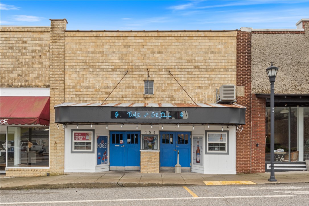 Be Your Own Boss!
Own a piece of history and a thriving business for $449,000 ā includes historic buildings 105 Main and 104 College and a popular restaurant & bar with a possible transferable liquor license.
Well-loved by locals and visitors alike, this destination is packed with potential.
Historic tax credits may be available to help with future renovations or expansion.
Has extra office space as well as small living quarters.
Opportunities like this donāt come often ā step into a turnkey operation with character, charm, and cash flow!
MLS listing 1301173 is for business and lease only