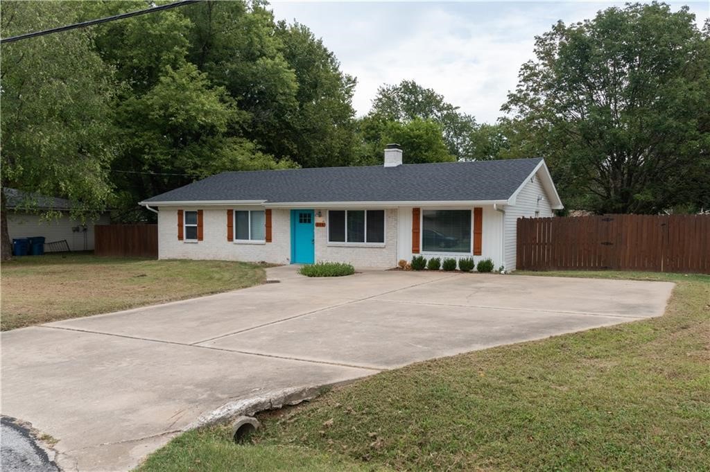 No fake news here! Looking for nearly 1/2 acre on Color Trails & Preserve? This is it! Amazing 3 bedroom 1 bath, close to 1400 sq. ft. of living space. Situated on nearly 1/2 acre with Coler Trails at your front door! All renovated within 3 years. Wood tile flooring throughout all main living areas, kitchen has white shaker style cabinetry, ss appliances, mud room, and 2 in. faux window coverings. Great rental history for an investment or possible Airbnb. First time home owner would love the opportunity to have nearly 1/2 acre in the hart of Bentonville trails. Let your imagination run wild and get creative with the large stand alone barn in th baack yard!