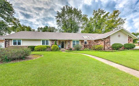 Photo of 700 Woodland Drive, Rogers, AR 72756 (MLS # 1333098)