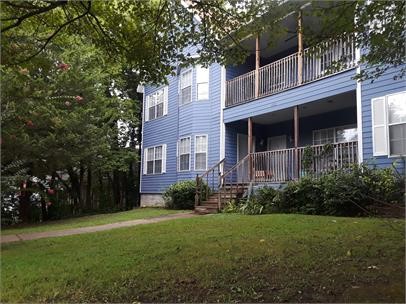 MOVE-IN SPECIAL: $200 off first month's rent! Fabulous location! Experience downtown Fayetteville! Lovely 2 bedroom, 1 bath apartment in 4-plex. New paint, new granite countertops & luxury vinyl plank flooring in the bedrooms. Lots of windows throughout providing natural light. Kitchen has all appliances include full-size refrigerator, stove and dishwasher. Washer and dryer in unit. This first floor apartment is a place you will want to call home. Walking distance to the U of A, downtown restaurants, entertainment and the Fayetteville Square.