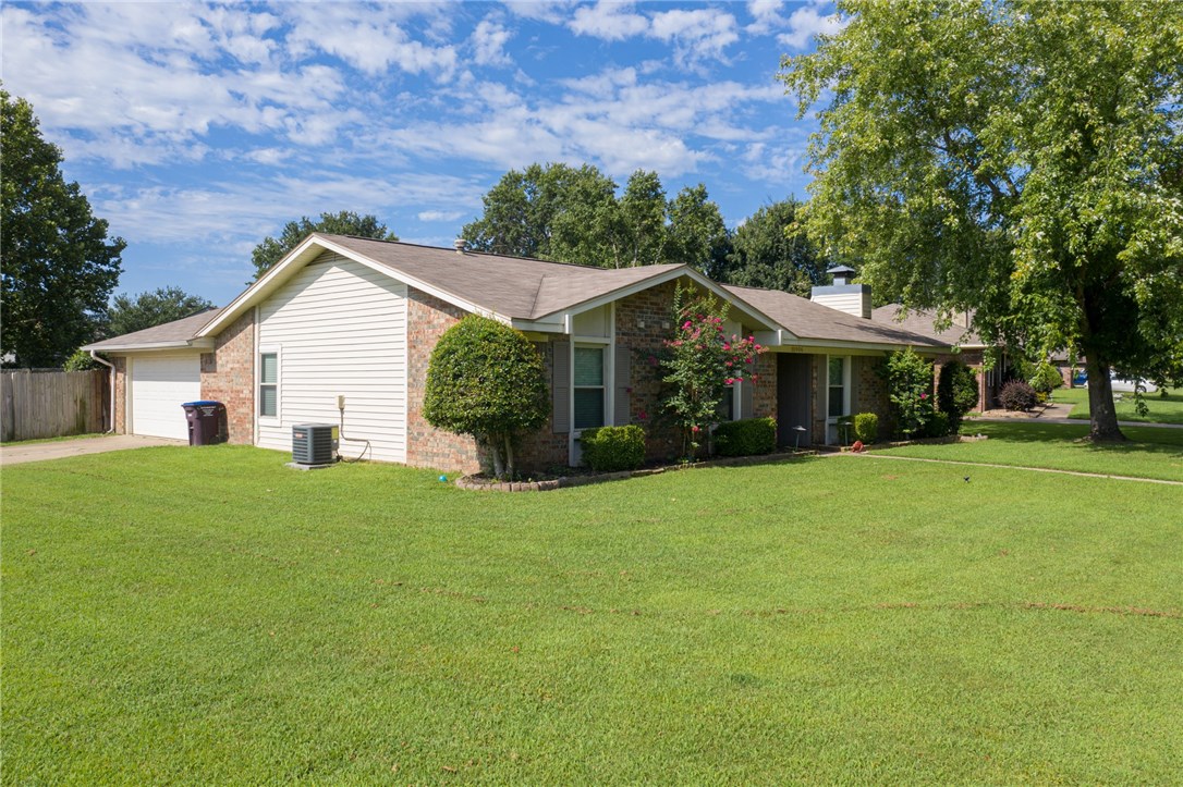 PRICE REDUCED on this ADORABLE SOUTHSIDE HOME!This spacious home on a corner lot has 3 bedrooms 2 bathrooms features a large living room with gas log fireplace and beautiful kitchen w/granite counter tops which opens out into the large back yard that is ready for your BBQ! Smart thermostat, newer roof, HVAC and paint! Appliances included and POA paid for 2019! POA includes:Swimming Pool, Tennis courts, Clubhouse. PLUS Seller will help with Buyer's closing costs with acceptable offer! Come home today!