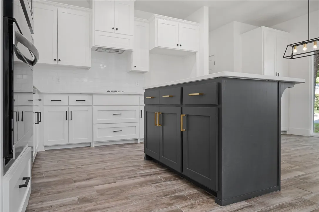 Rogers, Arkansas 72756, United States, 3 Bedrooms Bedrooms, ,3 BathroomsBathrooms,Residential,Pending,104199