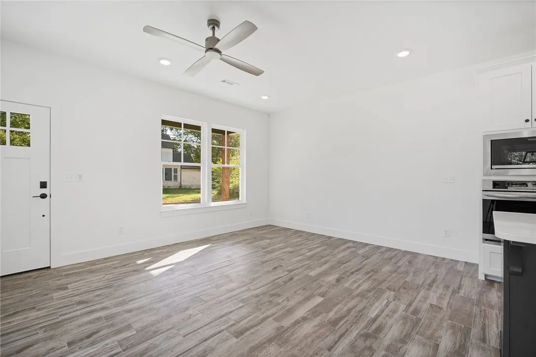 Rogers, Arkansas 72756, United States, 3 Bedrooms Bedrooms, ,3 BathroomsBathrooms,Residential,Pending,104199