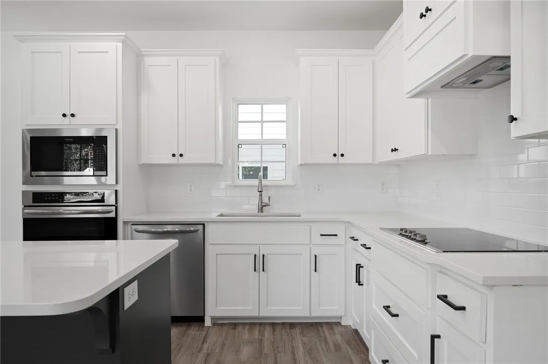 Rogers, Arkansas 72756, United States, 3 Bedrooms Bedrooms, ,3 BathroomsBathrooms,Residential,Pending,104199