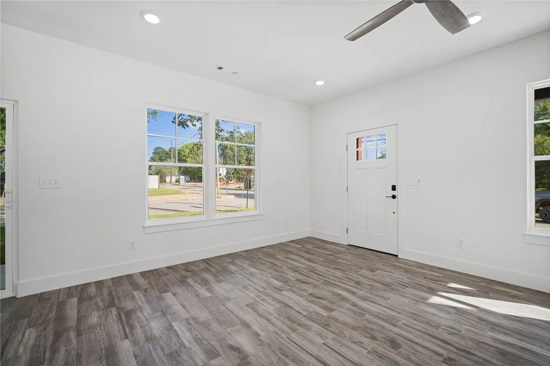 Rogers, Arkansas 72756, United States, 3 Bedrooms Bedrooms, ,3 BathroomsBathrooms,Residential,Pending,104199