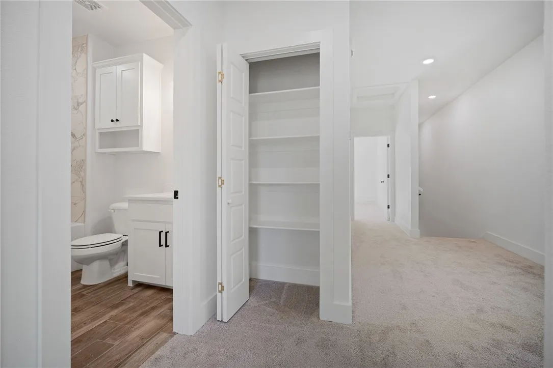 Rogers, Arkansas 72756, United States, 3 Bedrooms Bedrooms, ,3 BathroomsBathrooms,Residential,Pending,104199